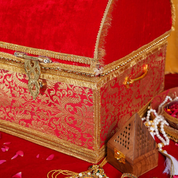 Khada Dupatta Trunk